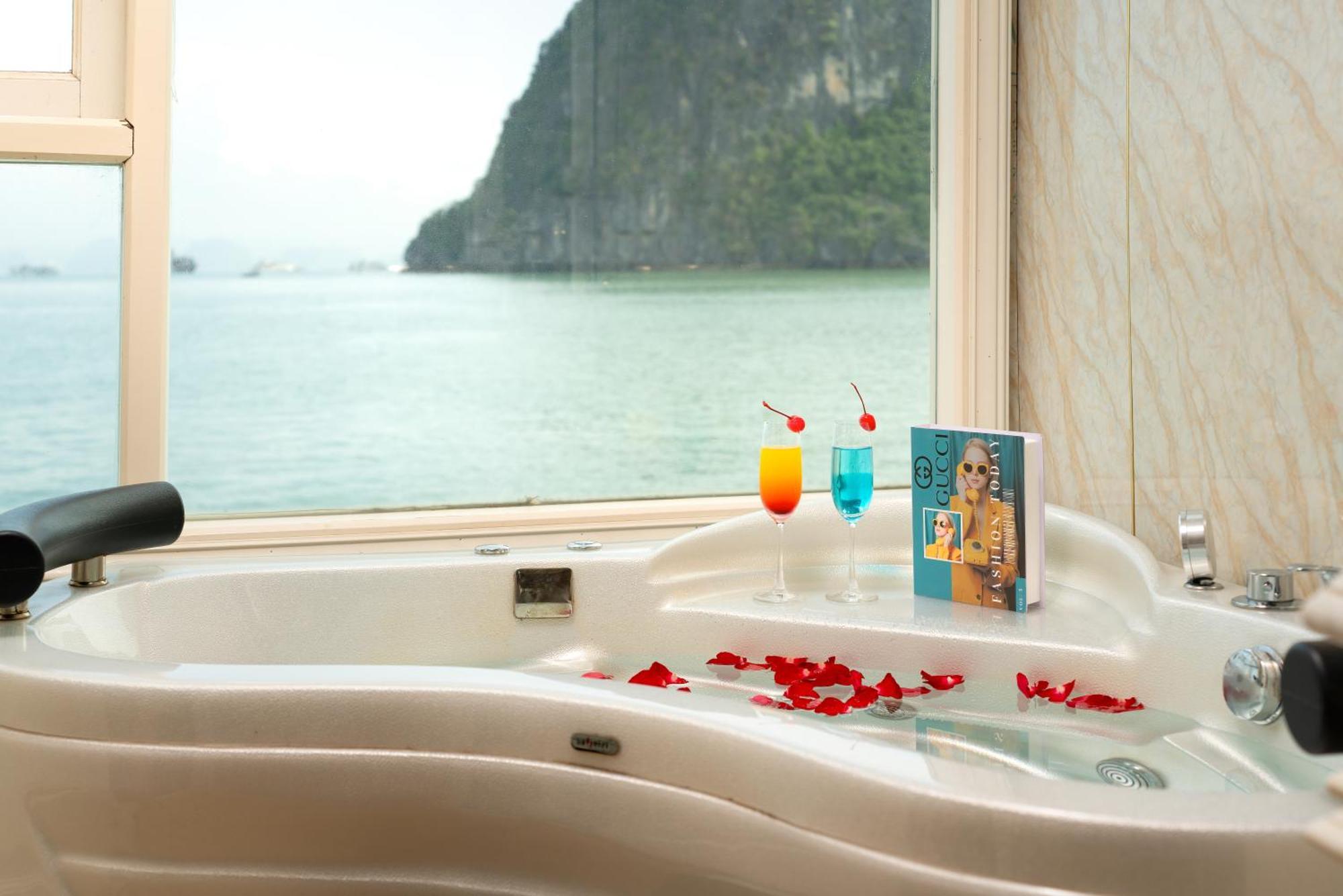 Hotel Halong Aquamarine Royal Cruise Ha Long Esterno foto
